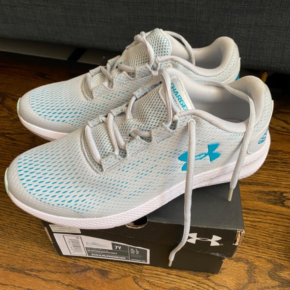 Light grey/teal under armour Charged Pursuit youth running shoes. Size 7Y - Picture 2 of 4